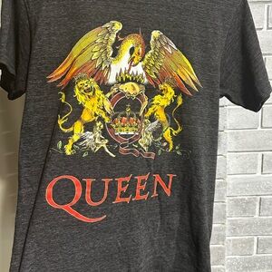 Queen tee size small